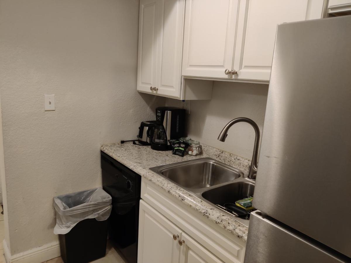 Centauri Vacation Rentals: 2-bedroom With Free Parking Apartment *