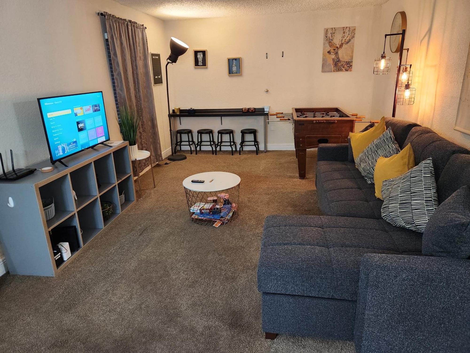 Centauri Vacation Rentals: 2-bedroom With Free Parking Apartment